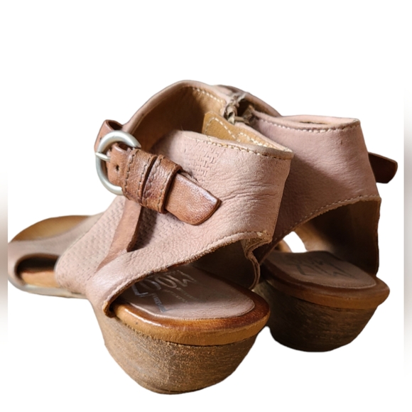 MIZ MOOZ | LEATHER BUCKLE SANDALS | SIZE 37 [6.5 - 7] - Picture 10 of 14